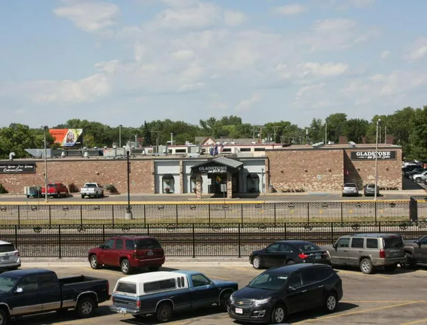 Gladstone Inn & Suites hotel detail image 1