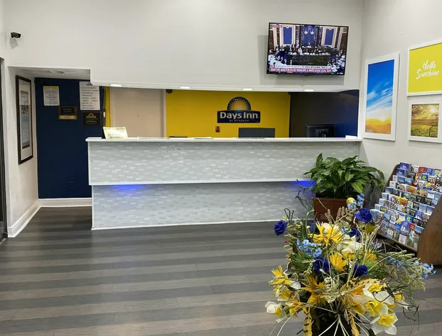 Days Inn & Suites by Wyndham Mobile hotel detail image 1