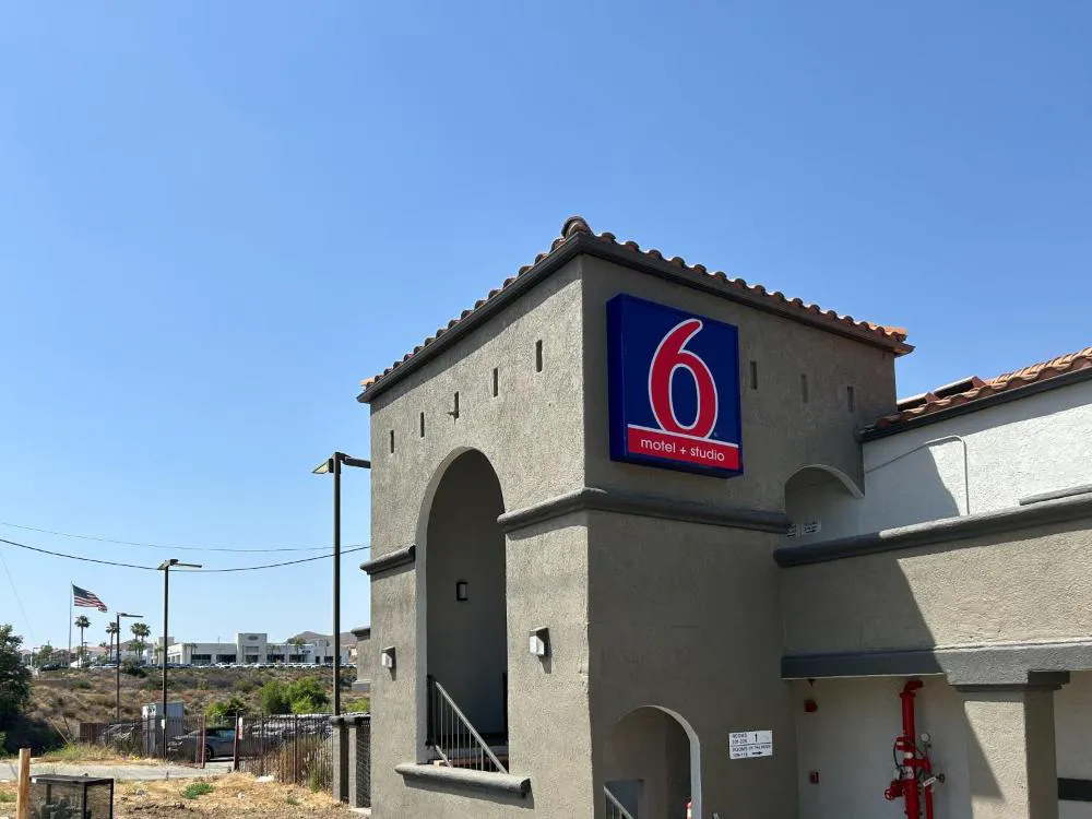 Motel 6 Lake Elsinore, CA hotel hero