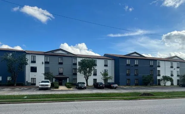 Quality Inn & Suites at Airport Blvd I-65 hotel detail image 2