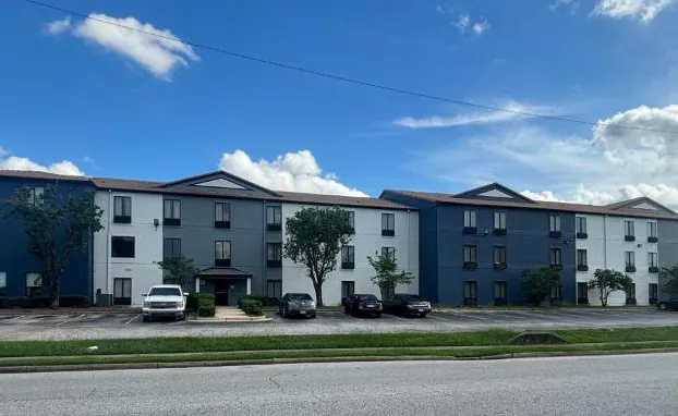 Quality Inn & Suites at Airport Blvd I-65 hotel detail image 3