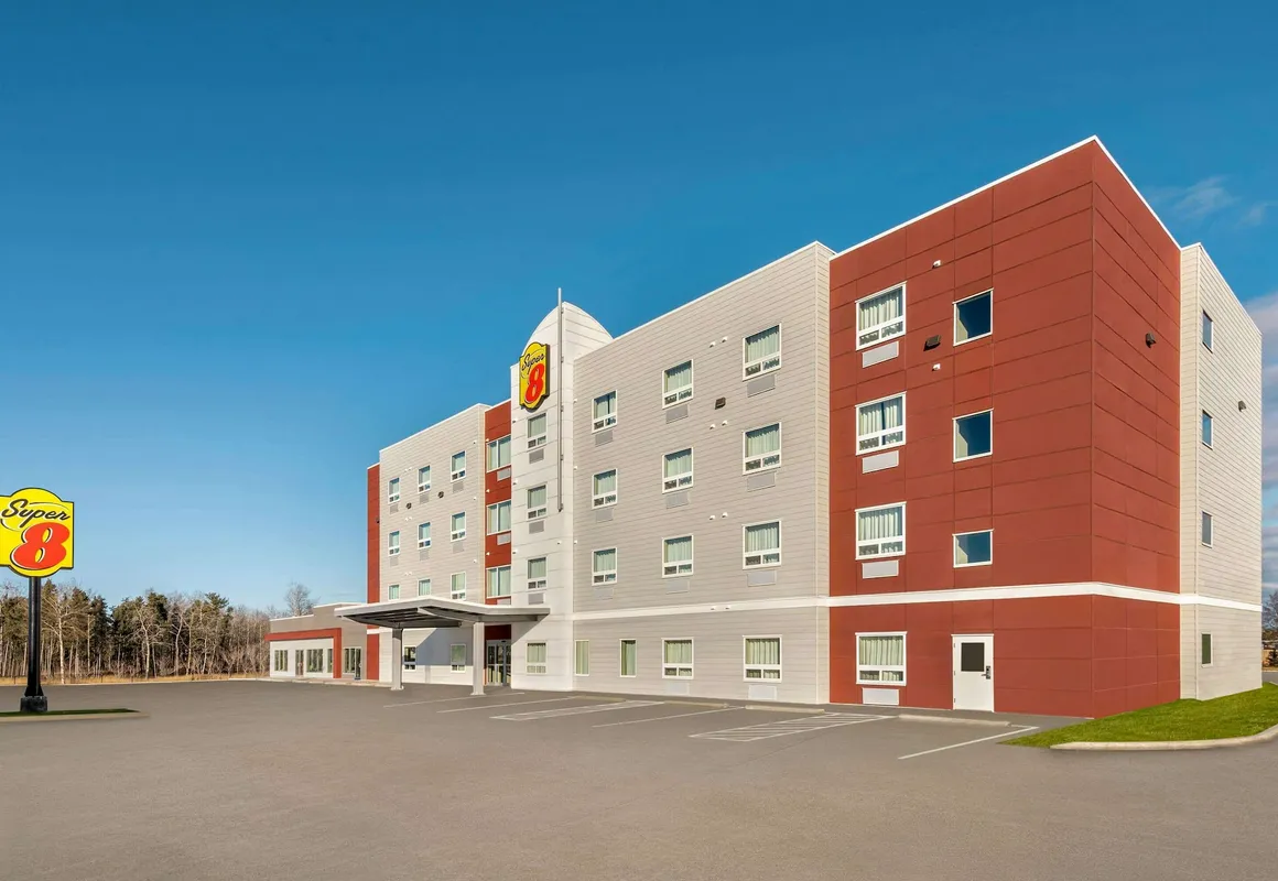 Super 8 by Wyndham Thompson hotel hero