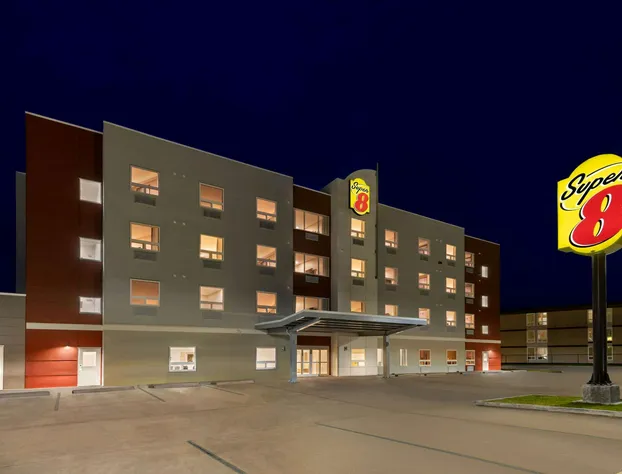 Super 8 by Wyndham Thompson hotel detail image 1