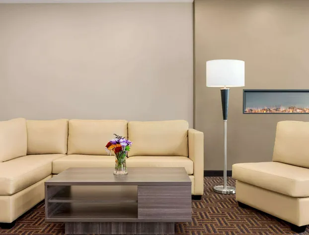 Super 8 by Wyndham Thompson hotel detail image 2