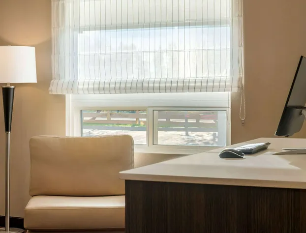 Super 8 by Wyndham Thompson hotel detail image 3