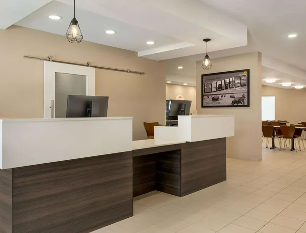 Super 8 by Wyndham Thompson hotel detail image 4