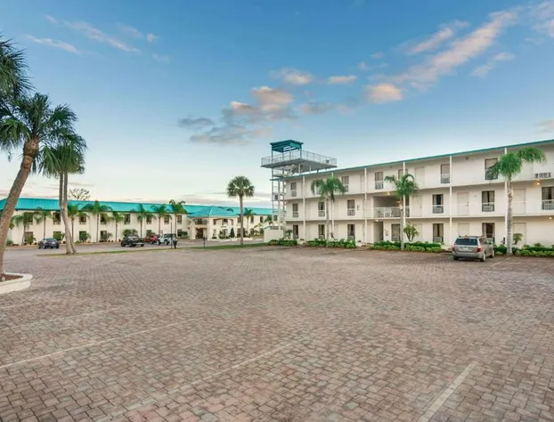 Lakeshore Resort and Marina hotel detail image 1