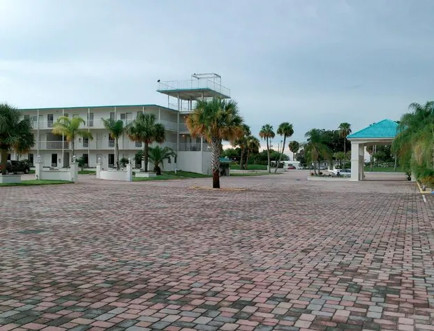 Lakeshore Resort and Marina hotel detail image 2