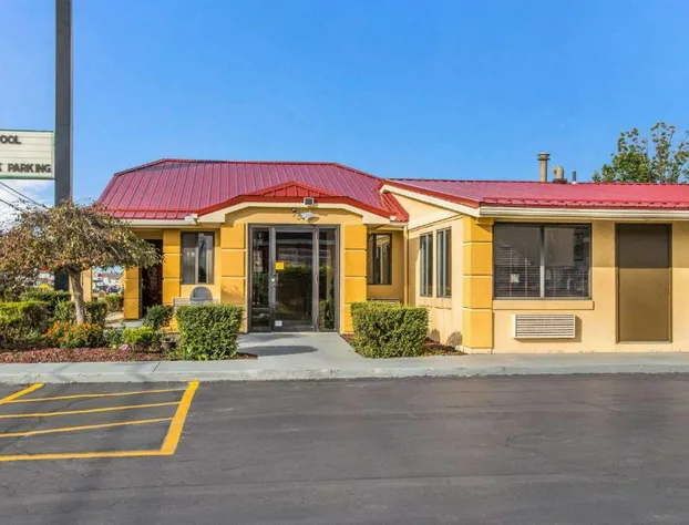 Econo Lodge Norwalk hotel detail image 4