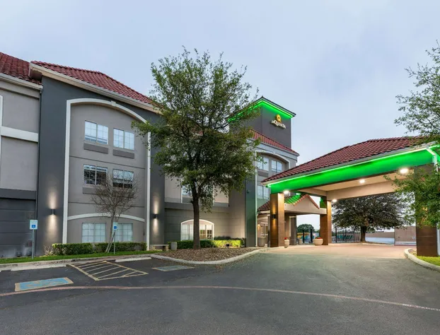La Quinta Inn & Suites by Wyndham New Braunfels hotel detail image 4