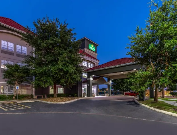 La Quinta Inn & Suites by Wyndham New Braunfels hotel detail image 2