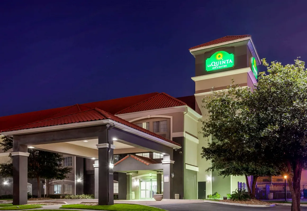 La Quinta Inn & Suites by Wyndham New Braunfels hotel hero
