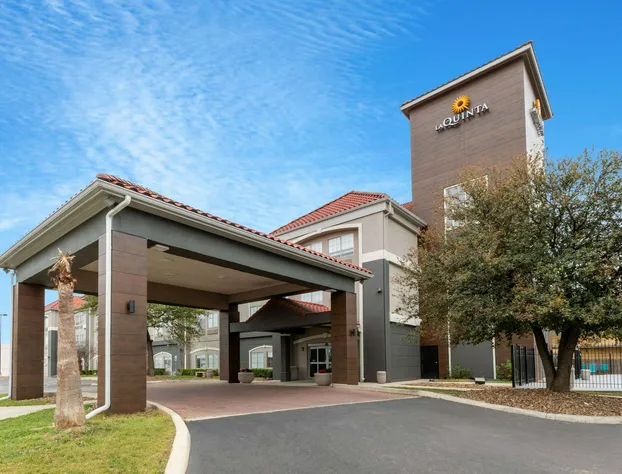 La Quinta Inn & Suites by Wyndham New Braunfels hotel detail image 2