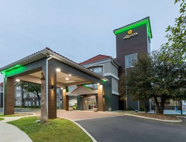 La Quinta Inn & Suites by Wyndham New Braunfels hotel detail image 3