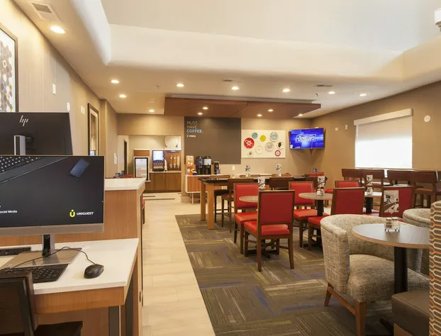 Holiday Inn Express & Suites Santa Fe by IHG hotel detail image 2