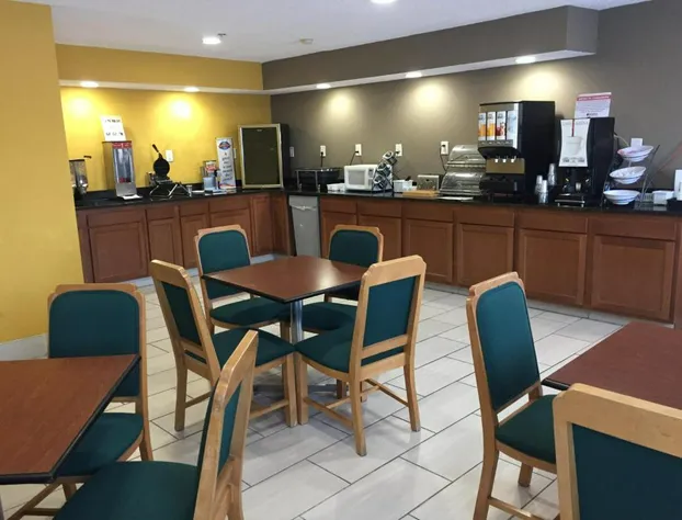 Baymont by Wyndham Harvard hotel detail image 1