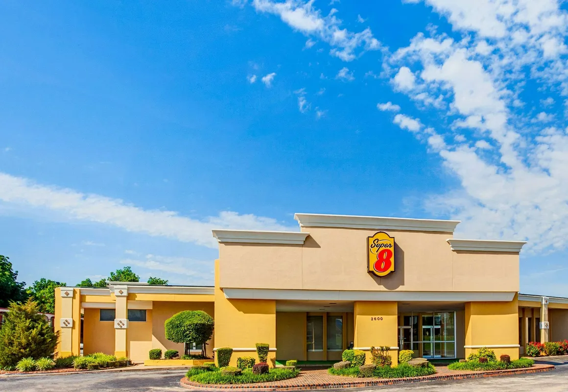 Super 8 by Wyndham Norman hotel hero