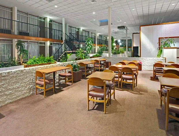 Super 8 by Wyndham Norman hotel detail image 3