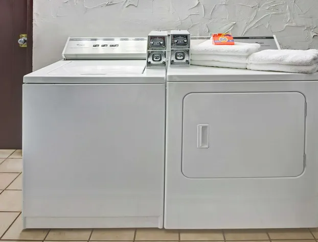 Super 8 by Wyndham Norman hotel detail image 4