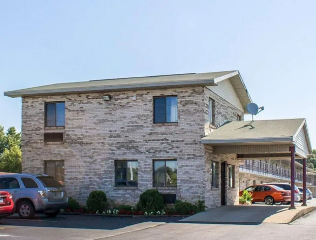 Econo Lodge Elkhart North hotel detail image 2