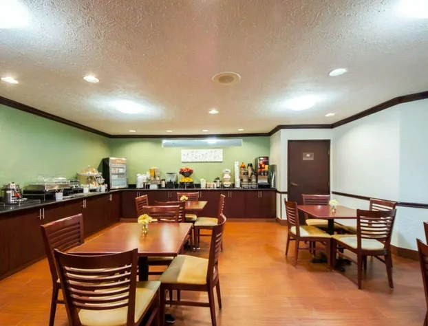 Sleep Inn & Suites Edmond near University hotel detail image 4