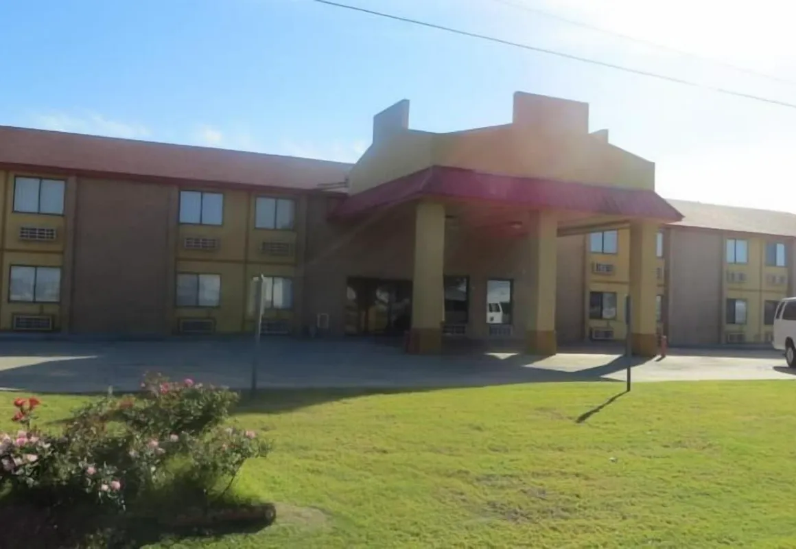 Econo Inn and Suites hotel hero