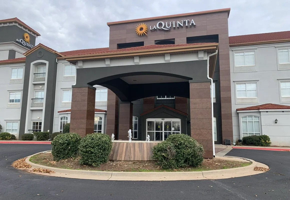 La Quinta Inn & Suites by Wyndham OKC North - Quail Springs hotel hero