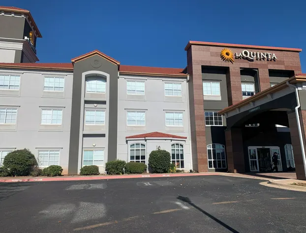 La Quinta Inn & Suites by Wyndham OKC North - Quail Springs hotel detail image 2