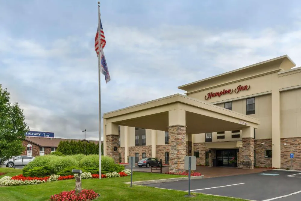 Hampton Inn Elkhart IN hotel hero