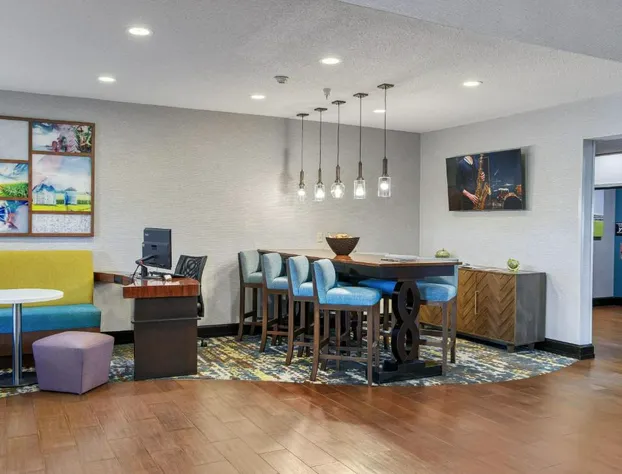 Hampton Inn Elkhart IN hotel detail image 3