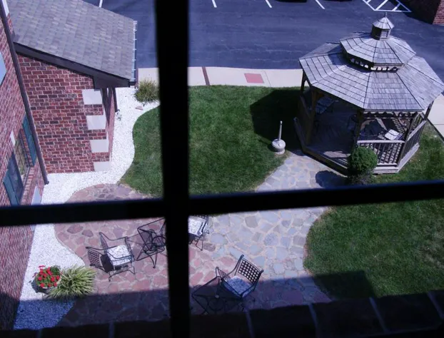 Country Hearth Inn & Suites Edwardsville St. Louis hotel detail image 3