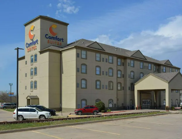 Comfort Suites Yukon - SW Oklahoma City hotel detail image 1