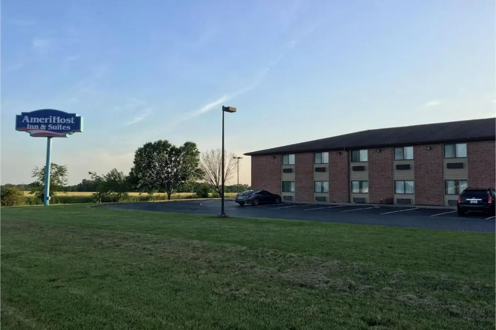 Capital O Amerihost Inn and Suites Mexico Hwy 54 MO hotel hero