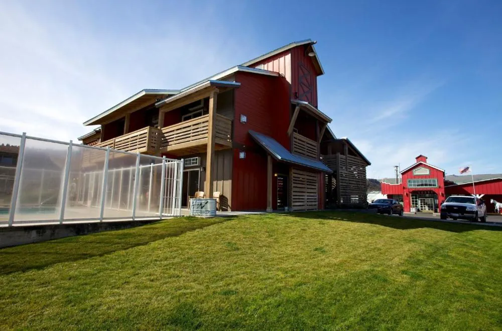 Cousins Country Inn hotel hero