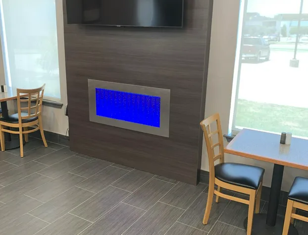 Howard Johnson by Wyndham Oklahoma City Airport/ Fairgrounds hotel detail image 2