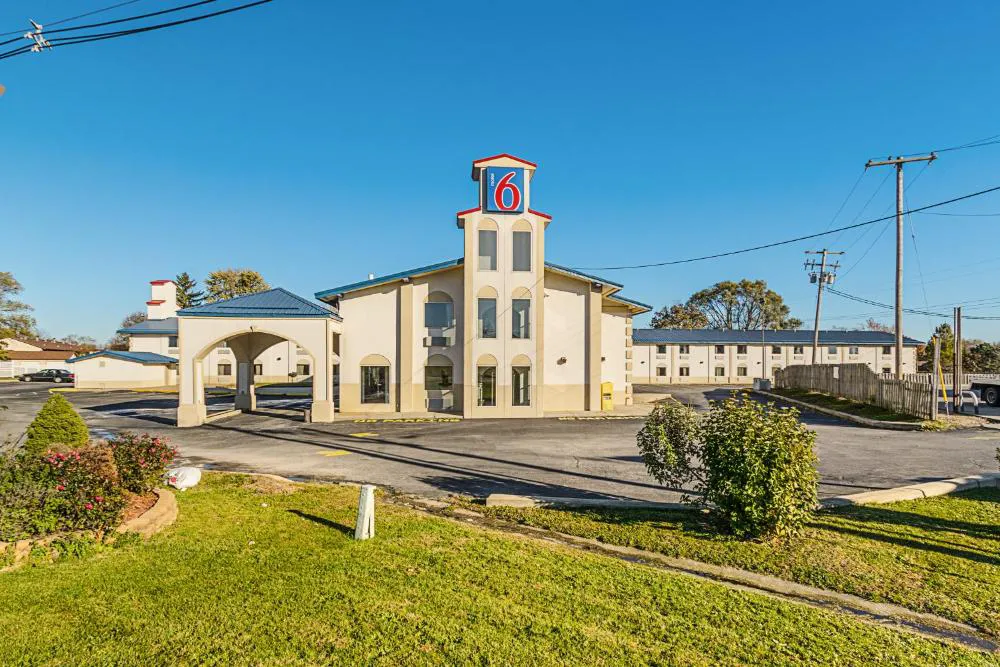 Motel 6 Urbana, IL hotel hero