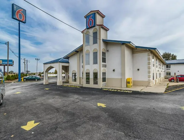 Motel 6 Urbana, IL hotel detail image 1