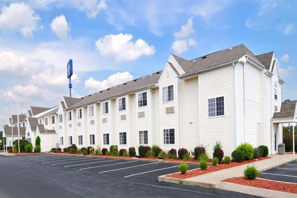 Microtel Inn & Suites by Wyndham Clarksville hotel hero