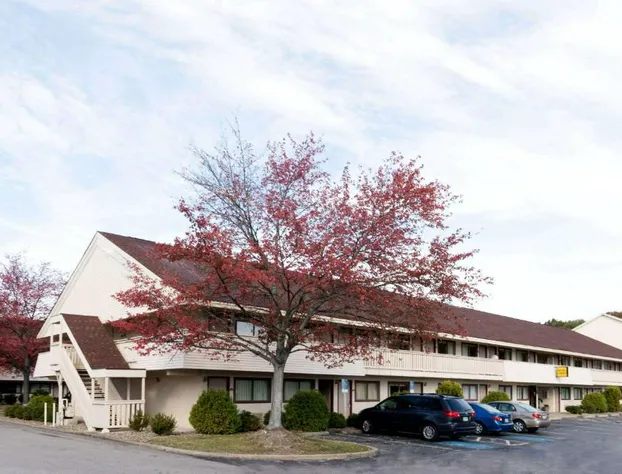 Super 8 by Wyndham Strongsville/Cleveland hotel detail image 3