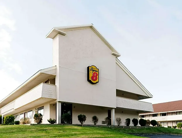 Super 8 by Wyndham Strongsville/Cleveland hotel detail image 1