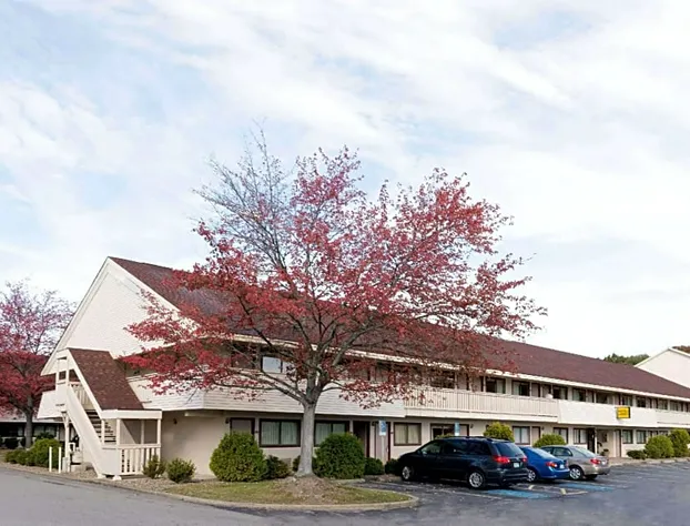 Super 8 by Wyndham Strongsville/Cleveland hotel detail image 2