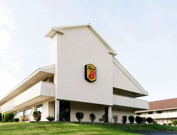 Super 8 by Wyndham Strongsville/Cleveland hotel detail image 1