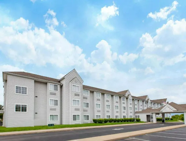 Microtel Inn & Suites by Wyndham Pittsburgh Airport hotel detail image 2