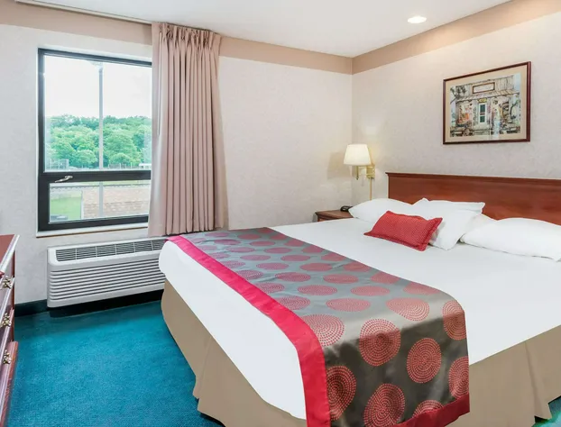 Ramada by Wyndham Strasburg Dover hotel detail image 3