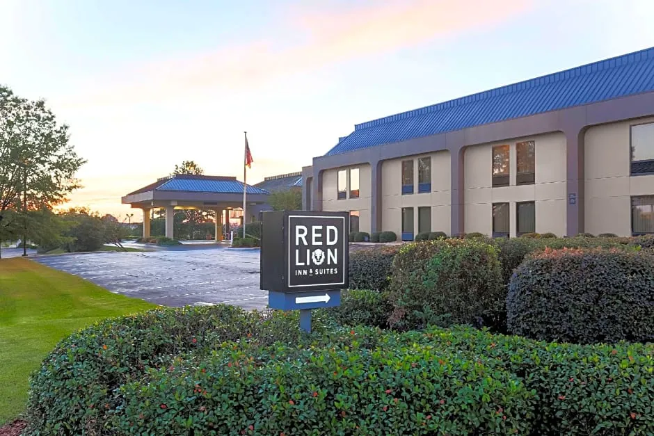 Red Lion Inn & Suites Hattiesburg hotel hero