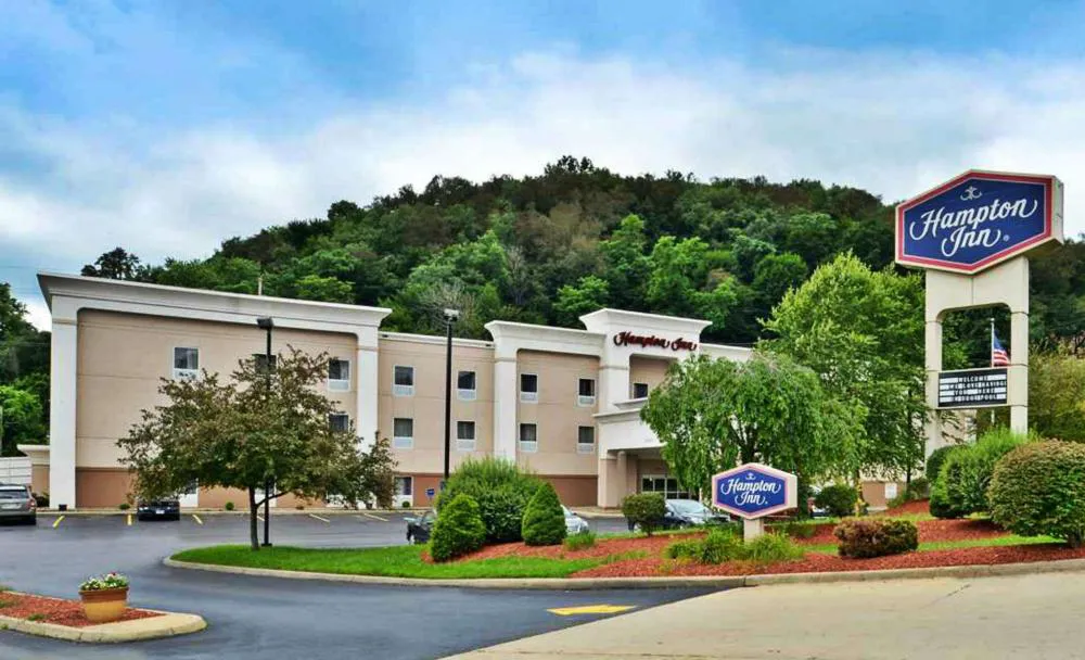 Wingate by Wyndham Steubenville hotel hero