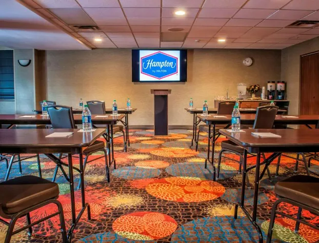 Hampton Inn New Philadelphia hotel detail image 4