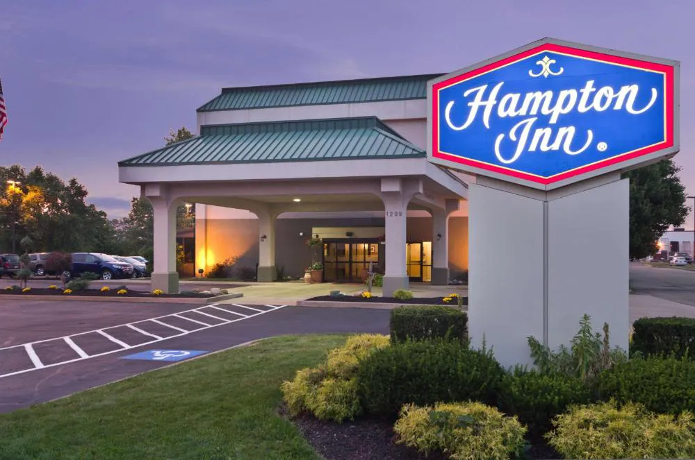 Hampton Inn New Philadelphia hotel hero