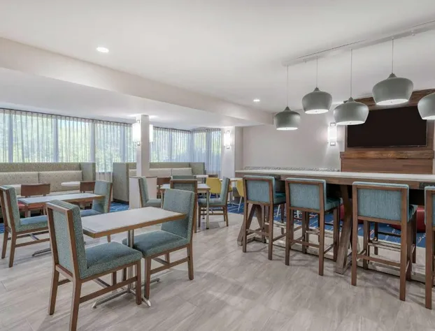 Hampton Inn New Philadelphia hotel detail image 3