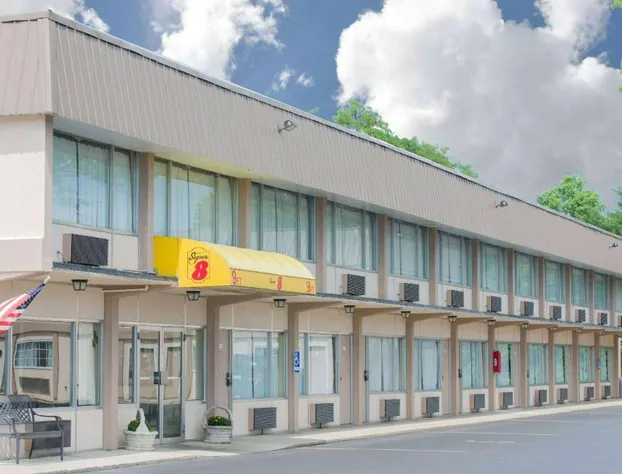 Super 8 by Wyndham Ashland hotel detail image 1